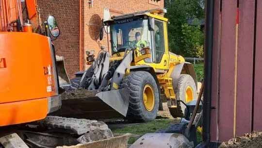 Du kan hyra hjullastare i Gävle hos Jtech